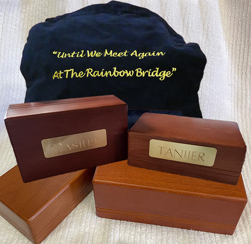 Cremation urns with Rainbow Bridge bag